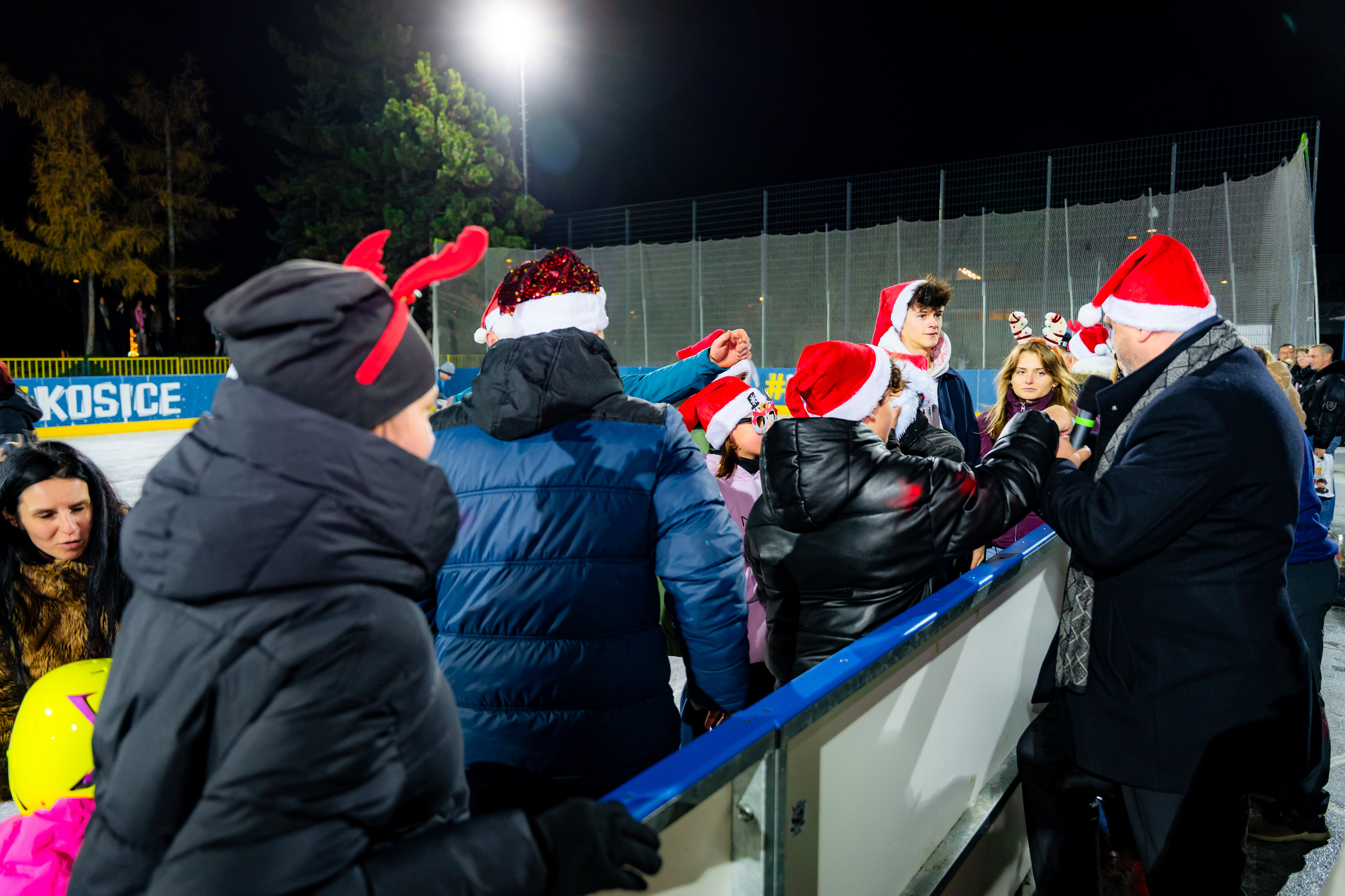 Otvorenie ladovej plochy v Mestskom parku-12